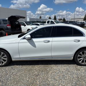 MERCEDES-BENZ E-CLASS - 4