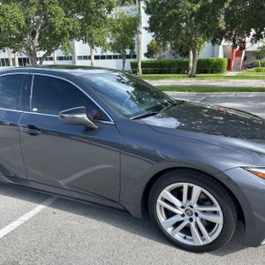 صورة مصغرة 13 لـ 2025 Lexus IS 300 BASE