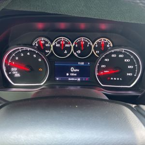 صورة 38 لـ 2020 Chevrolet SILVERADO 1500 RST
