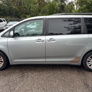2015 Toyota SIENNA XLE 8-PASSENGER 照片 4