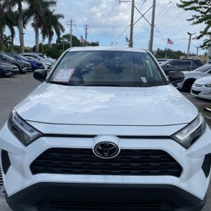 2025 Toyota RAV4 LE 照片 15