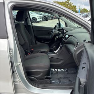 2019 Chevrolet TRAX LS thumbnail 32
