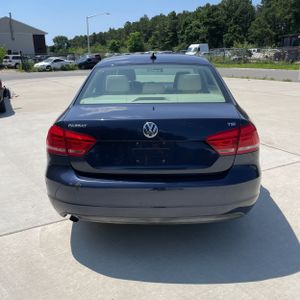 2014 Volkswagen PASSAT 1.8T S PZEV — фото 7