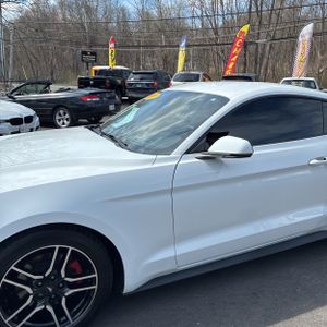 FORD MUSTANG ECOBOOST PREMIUM - 2