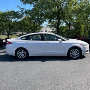 FORD FUSION SE - 10