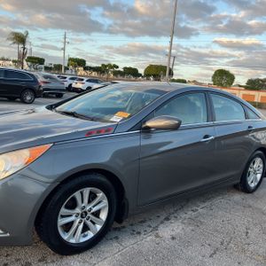 HYUNDAI SONATA GLS - 2