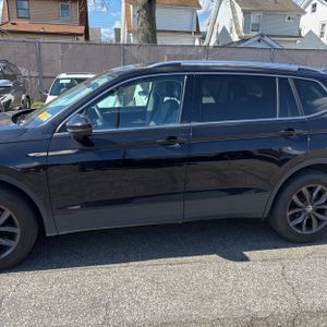 VOLKSWAGEN TIGUAN SE - 4