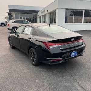 صورة 5 لـ 2023 Hyundai ELANTRA SEL