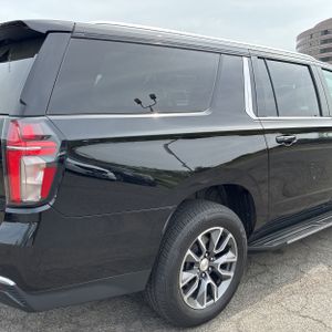 CHEVROLET SUBURBAN LT - 9