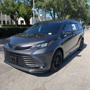 TOYOTA SIENNA - 1