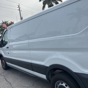 FORD TRANSIT 150 - 6