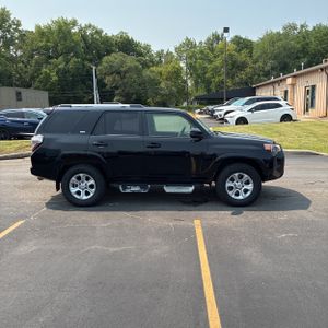 2021 Toyota 4RUNNER SR5 photo 10