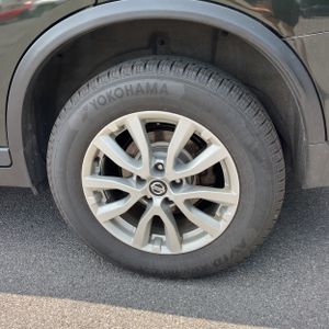 2019 Nissan ROGUE SV thumbnail 18