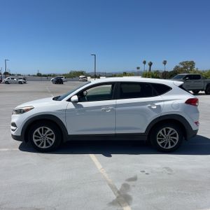 HYUNDAI TUCSON SE - 3