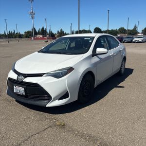 2017 Toyota COROLLA LE photo 1