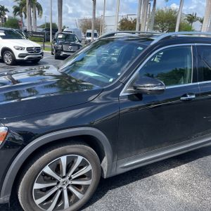 MERCEDES-BENZ GLB - 2