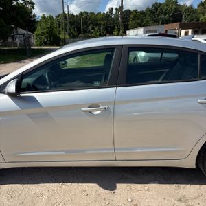 صورة 4 لـ 2017 Hyundai ELANTRA SE