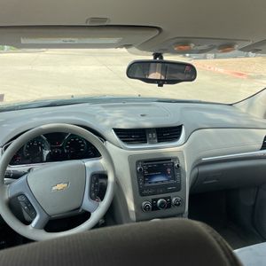 2017 Chevrolet TRAVERSE LS — миниатюра 38