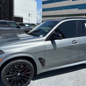 صورة 2 لـ 2025 BMW X5 M60I
