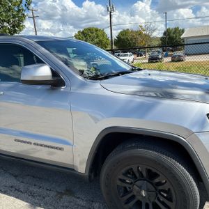 2017 JEEP GRAND CHEROKEE LAREDO — фото 12