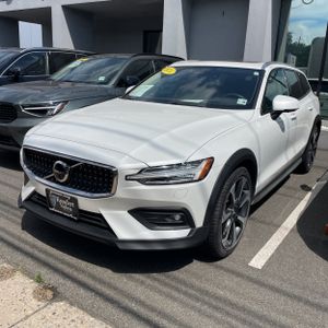 صورة 1 لـ 2024 Volvo V60 CROSS COUNTRY B5 ULTIMATE