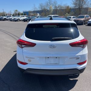 HYUNDAI TUCSON LIMITED - 7