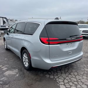 CHRYSLER PACIFICA TOURING L - 5