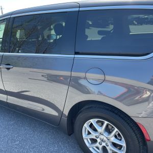 CHRYSLER PACIFICA TOURING L - 6