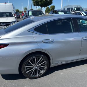 LEXUS ES 300H BASE - 9