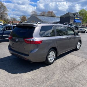 TOYOTA SIENNA - 8