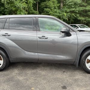 2022 Toyota HIGHLANDER LE — фото 11