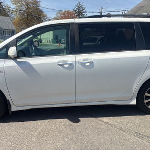 TOYOTA SIENNA - 4