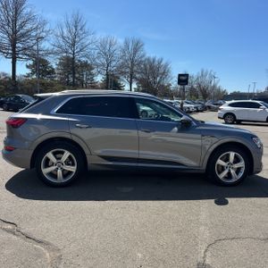 AUDI E-TRON QUATTRO PRESTIGE - 10