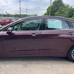 FORD FUSION SE - 4