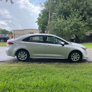 2022 Toyota COROLLA LE photo 10