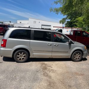 CHRYSLER TOWN & COUNTRY TOURING - 10