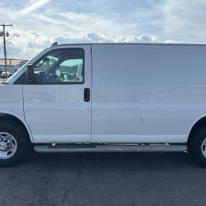 CHEVROLET EXPRESS 2500 - 4