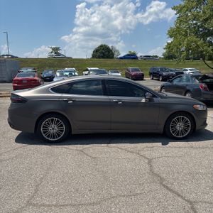 FORD FUSION SE - 10