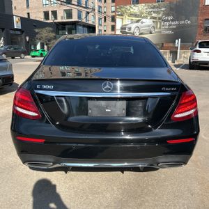 MERCEDES-BENZ E-CLASS - 7