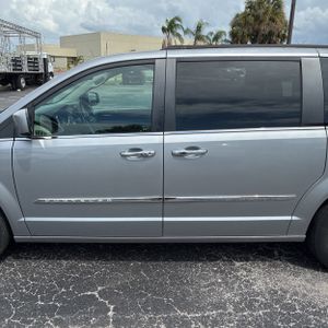 CHRYSLER TOWN AND COUNTRY TOURING - 4