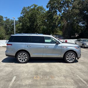 2024 Lincoln NAVIGATOR RESERVE photo 10