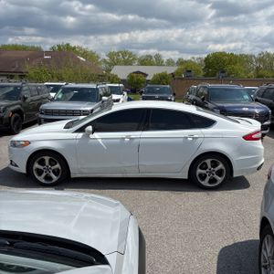FORD FUSION SE - 3
