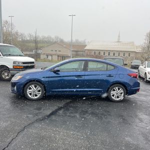 HYUNDAI ELANTRA SEL - 3