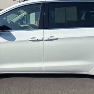 Chrysler Pacifica Touring L - 4