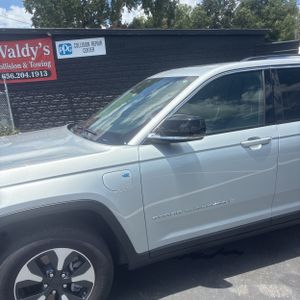 صورة 2 لـ 2024 JEEP GRAND CHEROKEE 4XE