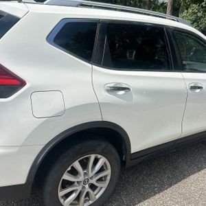 2017 Nissan ROGUE SV — фото 9