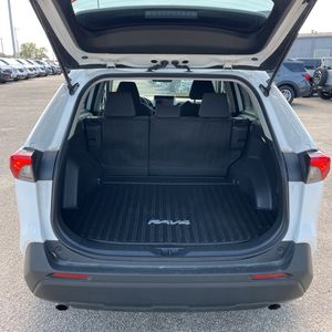 صورة مصغرة 42 لـ 2024 Toyota RAV4 LE