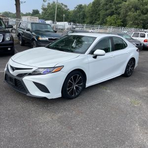2020 Toyota CAMRY SE photo 2