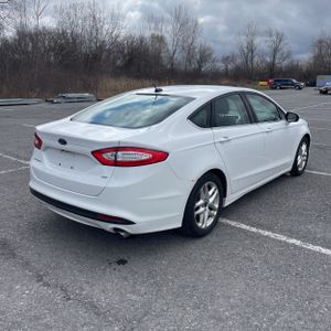 FORD FUSION SE - 8