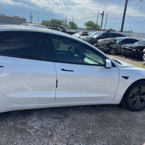 TESLA MODEL 3 BASE - 10